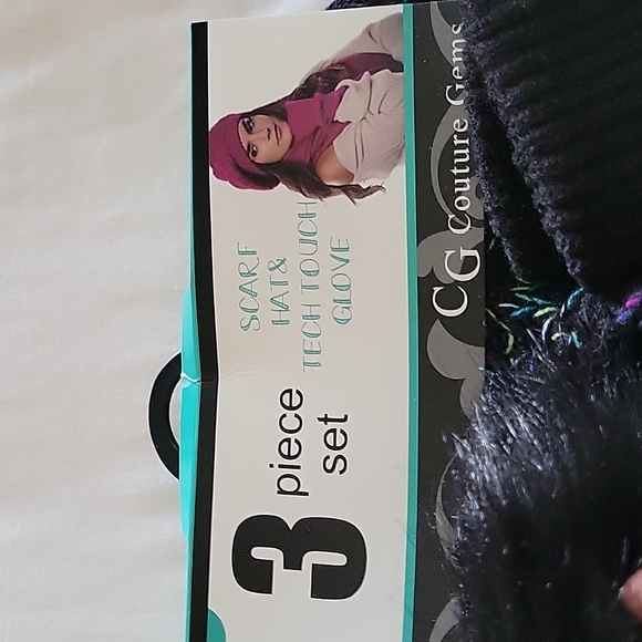 NWT Hat Gloves and Scarf Set - Picture 4 of 5